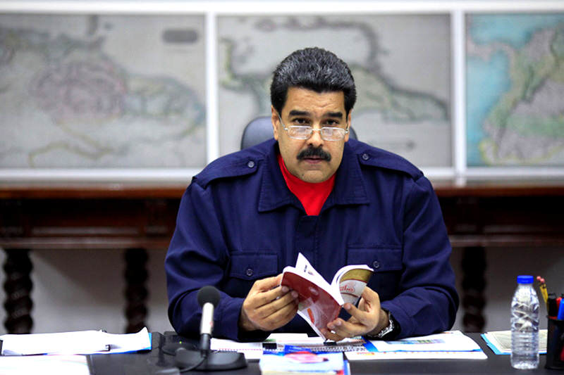 Maduro-libro-anuncia-14j-esequibo