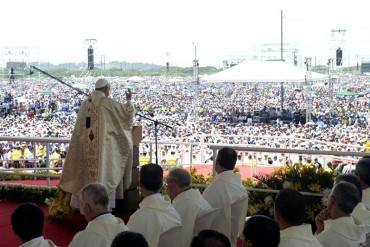 ¡VA DIRECTO A LOS DICTADORES! Papa Francisco pidió «dejar de lado los liderazgos únicos»