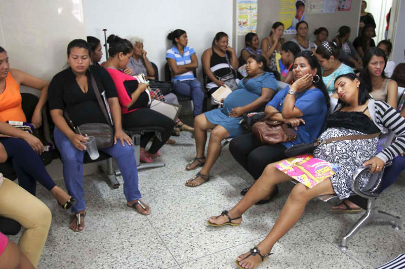 Sala-de-espera-hospitales-mujeres-embarazadas-Venezuela