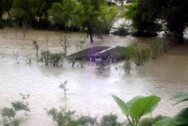 ¡OTROS CON EL AGUA AL CUELLO! Desbordamiento del río Boconó afectó a más de 250 familias
