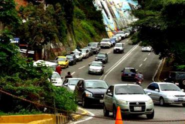 ¡PASA EN PAÍS PETROLERO! Reportan colas interminables para poner gasolina en San Cristóbal