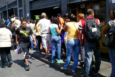 ¡DELITOS DE LA PATRIA! Cuatro detenidos por «incitar al saqueo» en un supermercado del Zulia