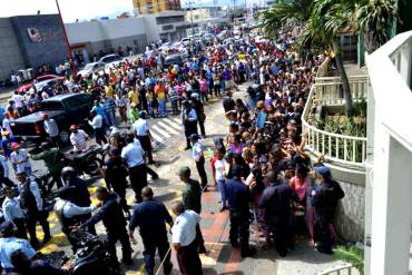 ¡COSAS DE LA PATRIA! Colapsó Coro tras la llegada de pañales, champú, y desodorante