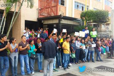 ¡LO ÚLTIMO! Estudiantes bolivianos exigen respuesta inmediata a Fundayacucho (+Fotos + Video)