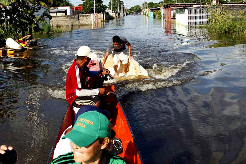 inundacion-en-guasdalito-1