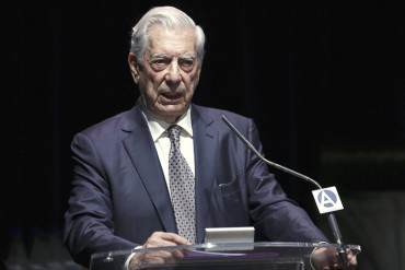 ¡LO MÁS RECIENTE! Mario Vargas Llosa fue hospitalizado por complicaciones del COVID-19: «Evoluciona favorablemente»