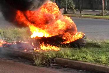 ¡LO ÚLTIMO! Con quema de cauchos protestan este jueves frente a la sede de CVG en Bolívar