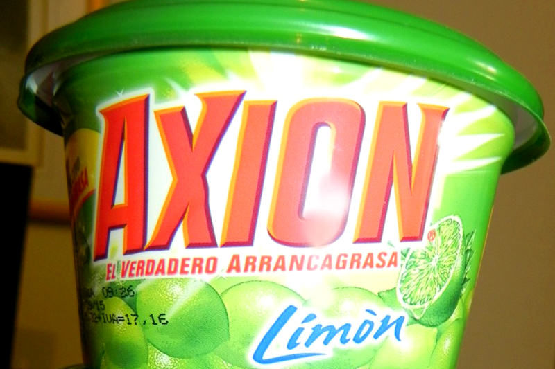 Axion-marca-de-lavaplatos-producida-por-Colgate-Palmolive-Venezuela-Crisis