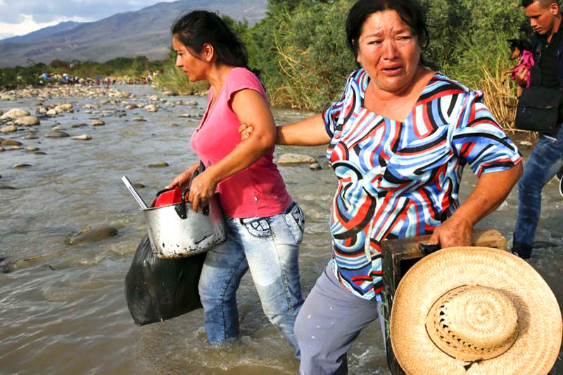 Cierre-de-frontera-con-colombia-gente-rio-abuela señora sufre huyen-26-34