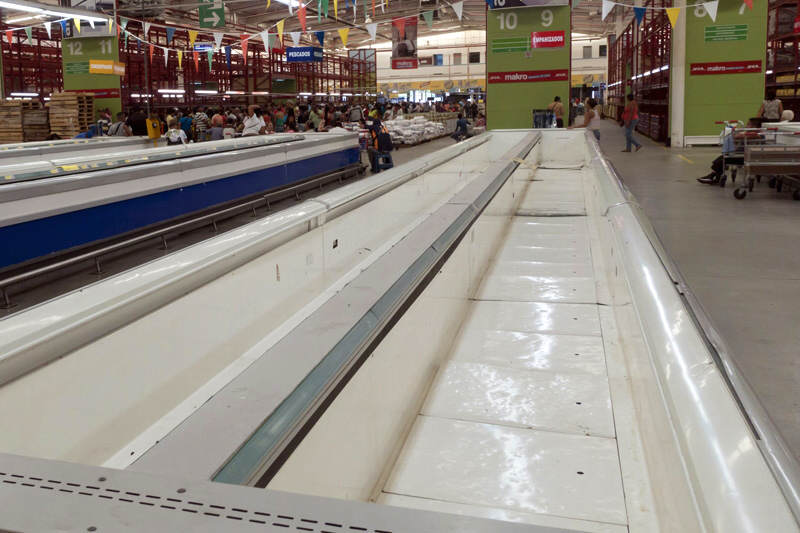 Colas-supermercados-comprar-comida-Venezuela-Inflacion-Escasez-de-Alimentos-Makro-7