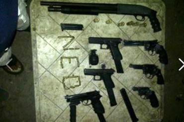 ¡INCREÍBLE! Hasta los malandros «más buscados» exhiben en Facebook sus armas y granadas