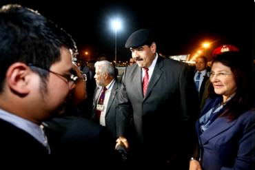 ¡LISTO PARA MENDIGAR! Maduro, Cilia, y una enorme comitiva llegan a Vietnam a pedir «ayuda»