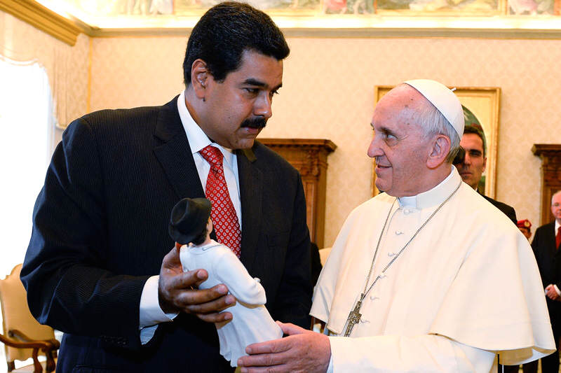 Nicolas-Maduro-con-el-Papa-Francisco