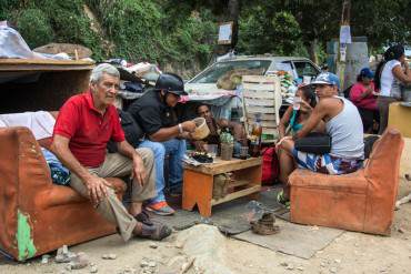 ¡INCREÍBLE! Aseguran que en el país «hay gente cazando gatos, perros y palomas para comer»