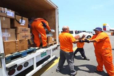 ¡ENTÉRATE! Avión de Venezuela fue el primero en llegar con comida y medicinas a Ecuador