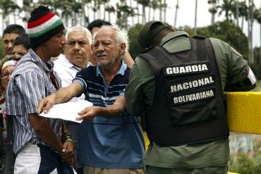 ¡DIRECTO A NICOLÁS! Ministro de Interior de Colombia: «Es una salvajada lo que están haciendo»