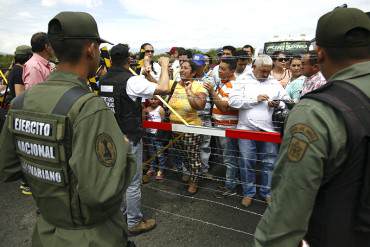 ¡SE DESATÓ EL CAOS! Cierre de frontera colombo-venezolana genera un grave problema social