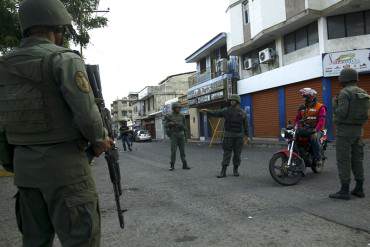 ¡EL HONOR NI SE DIVISA! GNB habría robado alimentos y dinero en allanamientos en el Táchira