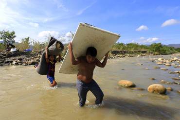 ¡RÉGIMEN MISERABLE! Más de 1.000 niños fueron separados de sus padres por cierre de frontera