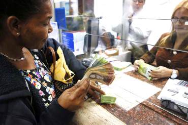 ¡CORRALITO ROJO! Sudeban ordena a los bancos no dar más de Bs. 10.000 diarios en efectivo