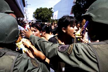 ¡BUENÍSIMO! El mensaje con el que los manifestantes enfrentan a los «vendidos» de la GNB (+Auch)