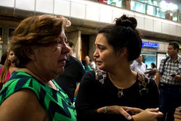 ¡PARA LLORAR! Conmovedora despedida de una venezolana que emigra causa revuelo en las redes