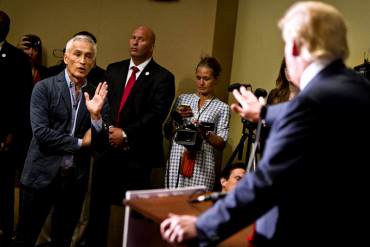 ¡LO ÚLTIMO! Donald Trump expulsa al periodista Jorge Ramos de una rueda de prensa (+Video)