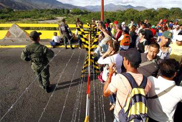 ¡ABUSOS DEL RÉGIMEN! Prohíben regresar a periodista venezolana que cubría noticias en frontera