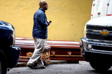 ¡EL COLMO! En seis funerarias se negaron a velar a un joven «por considerarlo peligroso»