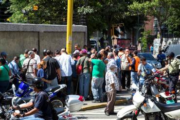 ¡SE AGOTA LA PACIENCIA! Pasajeros intentaron linchar a tres hombres por robar un autobús