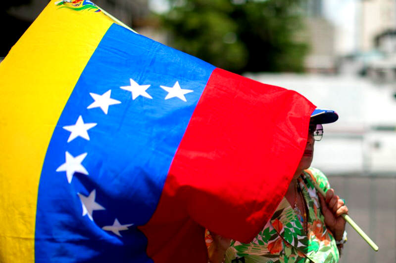 protesta-venezuela-calle-bandera