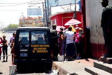 ¡TEMEN OTRA OLA DE CAOS Y SAQUEOS! Militares resguardan 20 supermercados en el Zulia