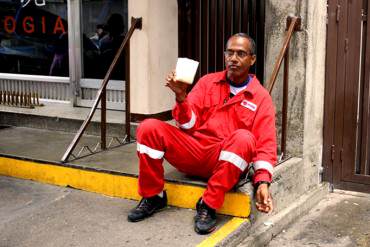 ¡EN LA CALLE! Tercerizados de Pdvsa: Dormimos en el piso, tenemos que mendigar y pedir dinero