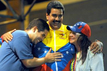 ¡ZAMURO CUIDANDO CARNE! “Nicolasito” Maduro tiene un nuevo enchufe cortesía de su papá