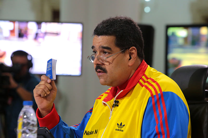 Maduro-anuncia-Miraflores-22s--2-constitucion