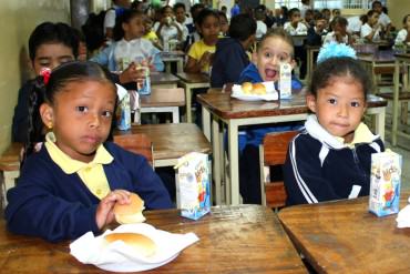 ¡INCREÍBLE! Así es la comida que reciben los niños de primaria en Táchira