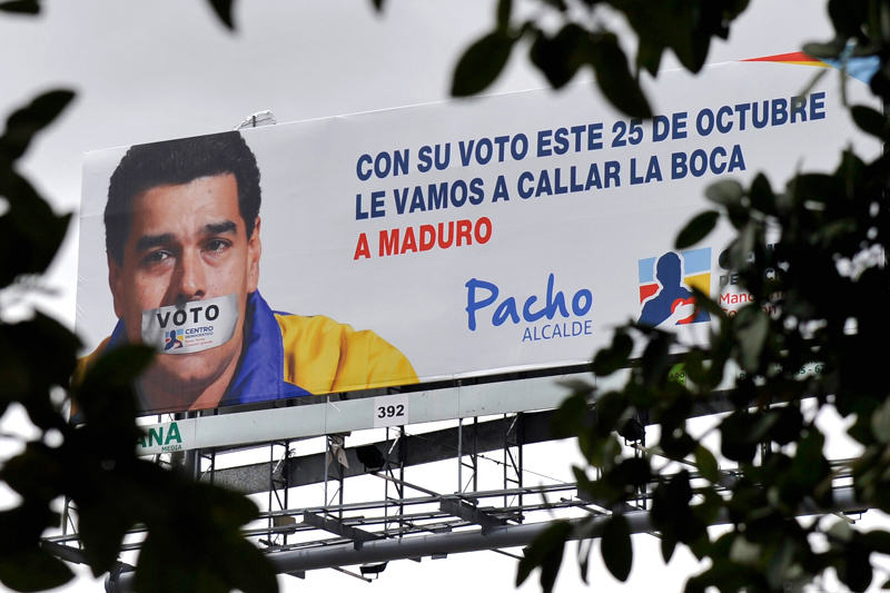 Vayas-Carteles-Propaganda-Politica-en-Bogota-contra-Nicolas-Maduro-2