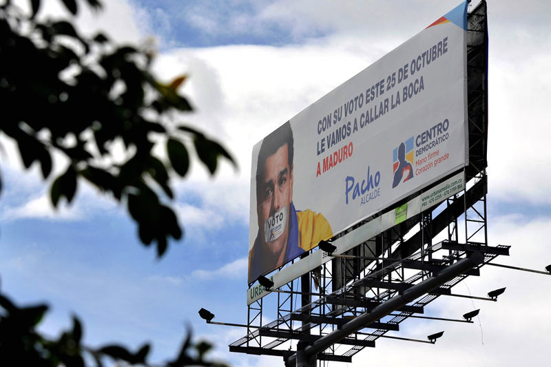 Vayas-Carteles-Propaganda-Politica-en-Bogota-contra-Nicolas-Maduro-4