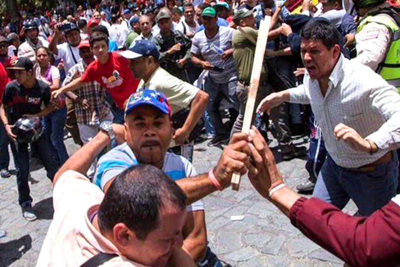 agresiones-de-chavistas-en-palacio-de-justicia-10s---20