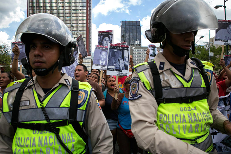 agresiones-de-chavistas-en-palacio-de-justicia-leopoldo-lopez-10s-30