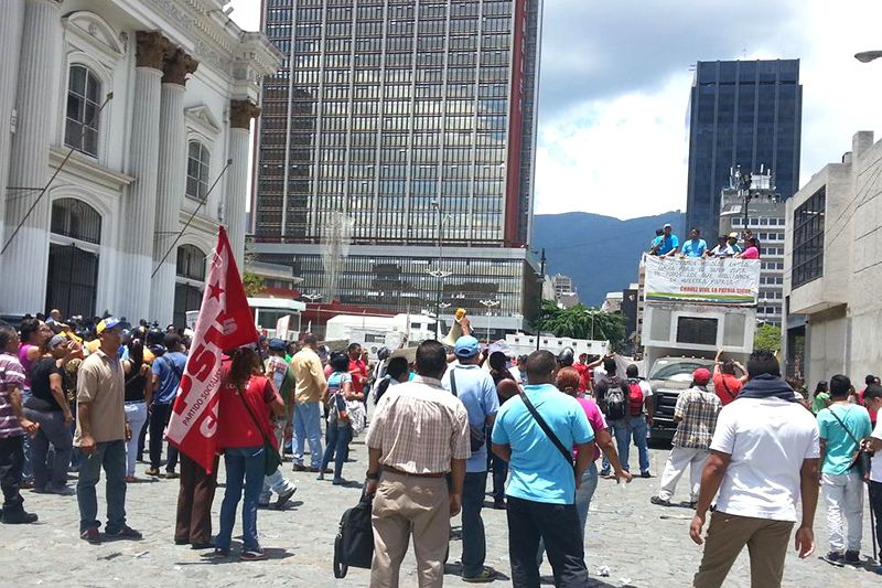 camion-del-psuv-en-palacio-de-justicia