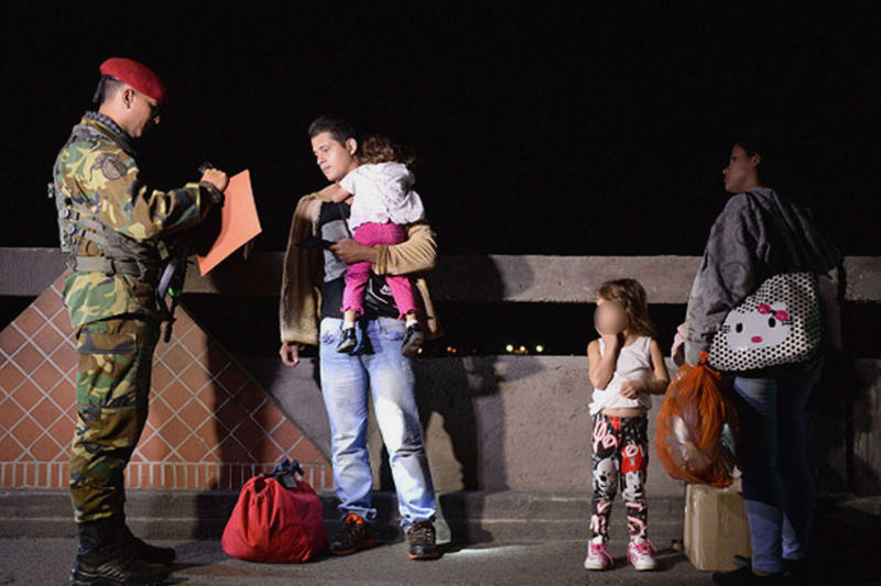 cierre-de-frontera-familia-niños-colombia