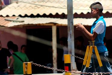 ¡MISERABLES! Corpoelec cortó la energía eléctrica que colombianos usaban en Paraguachón