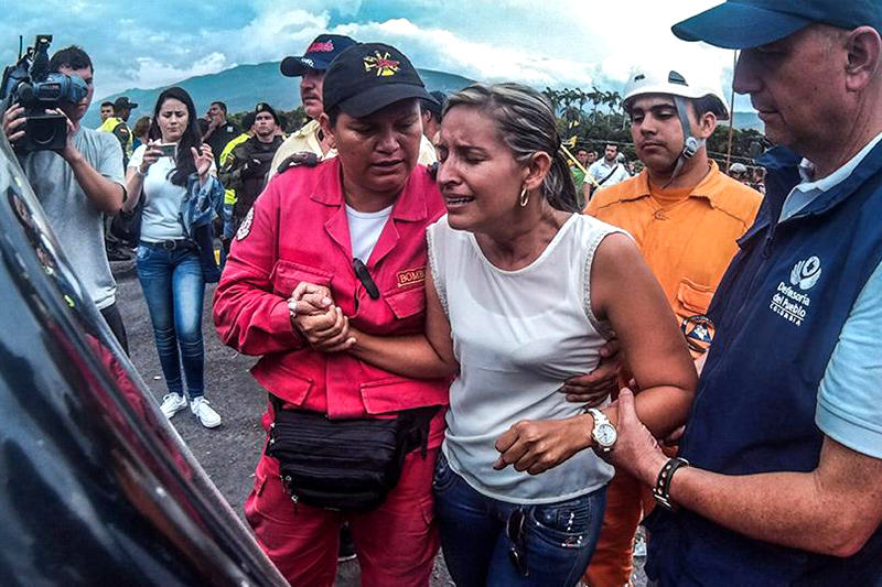 cierre-frontera-colombia-gente-mujer-llorando