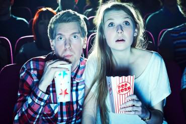 ¡NO LO VAS A CREER! Hasta 38% del sueldo mínimo se puede ir en una salida al cine en pareja