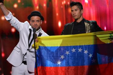 ¡A TODA VOZ! “Y va a caer, y va a caer”: lo que corearon venezolanos en concierto de Chino y Nacho en Londres (+Video)