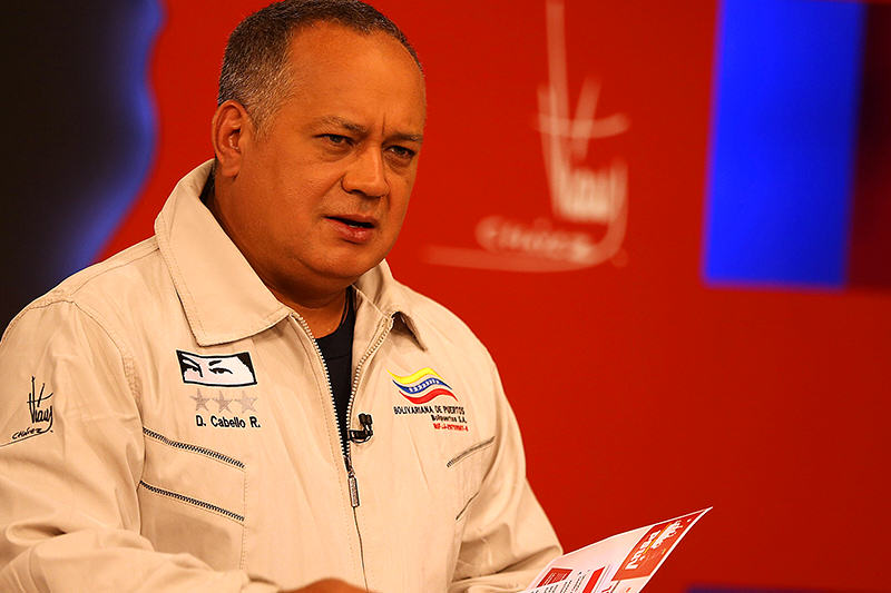 Diosdado-Cabello-con-el-mazo-dando-9