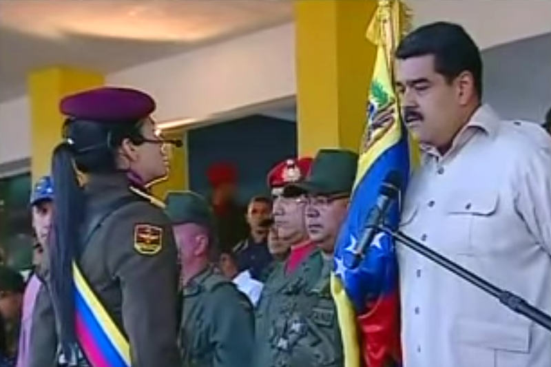 Maduro-le-echa-los-perros-a-soldada--1