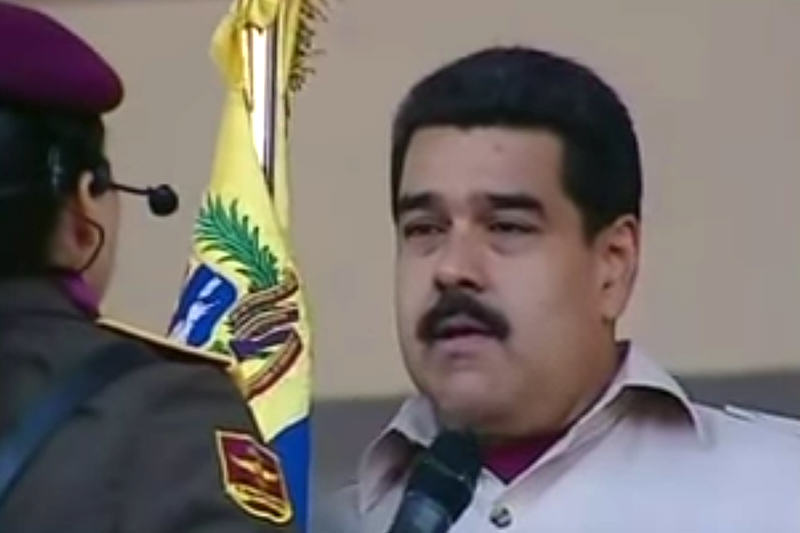 Maduro-le-echa-los-perros-a-soldada---3