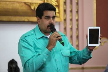 ¡INCREÍBLE! Maduro regala 7500 tabletas a escolares de islas San Vicente y Las Granadinas